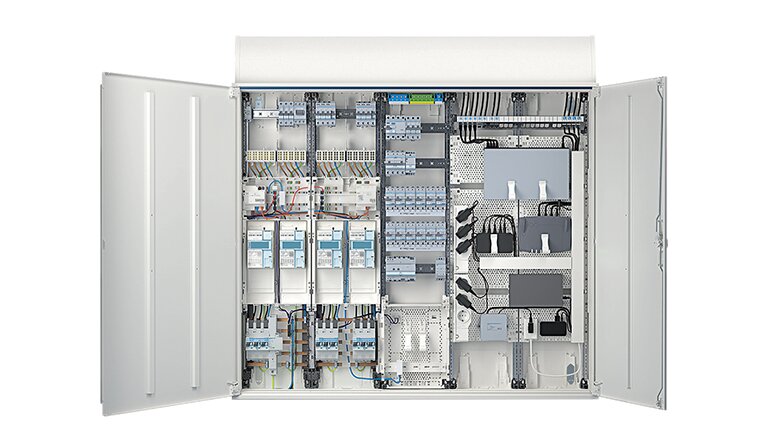 Offener Schaltschrank